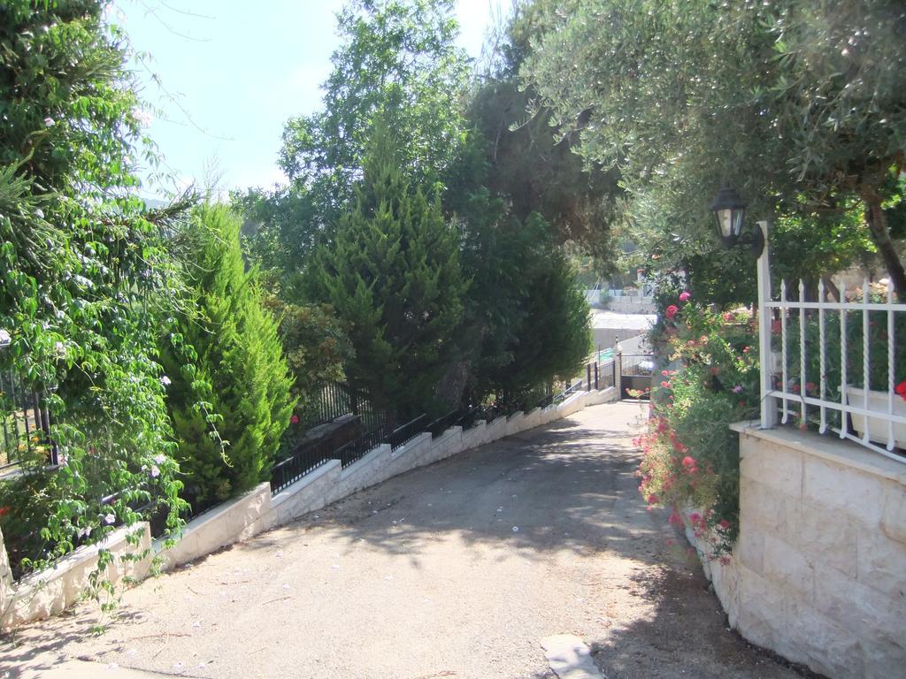 Rosary Sister Guest House Ein Karem Jerusalén Exterior foto